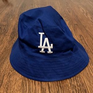 Dodgers reversible bucket hat